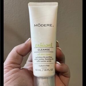 Modere Exfoliant Cleanse - White and Green